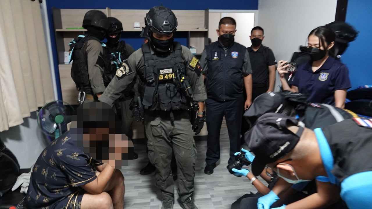 ตร.แจงปิดล้อม 6 ชม.จับหนุ่มยิงสายตรวจบาดเจ็บ ยังคลุ้มคลั่งสอบปากคำไม่ได้