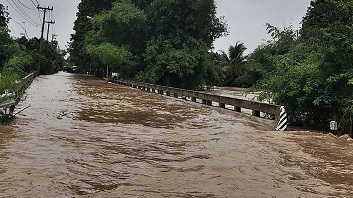 ฝนถล่มโคราช น้ำป่าเขาใหญ่ ทะลักท่วม 5หมู่บ้าน เดือดร้อนกว่า500หลัง