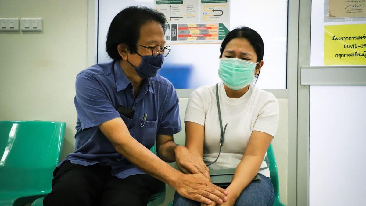 แม่ร่ำไห้ ลูกชาย 15 ปี ร่วมชุมนุมถูกยิงคอ แต่ยังไม่มีใครโผล่มารับผิดชอบ