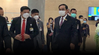 'ประยุทธ์' ควง 'แรมโบ้-ทีมคู่ใจ' เข้าสภาฯ สู้ศึกซักฟอกรัฐบาล 'สิระ' รอรับชื่นมื่น