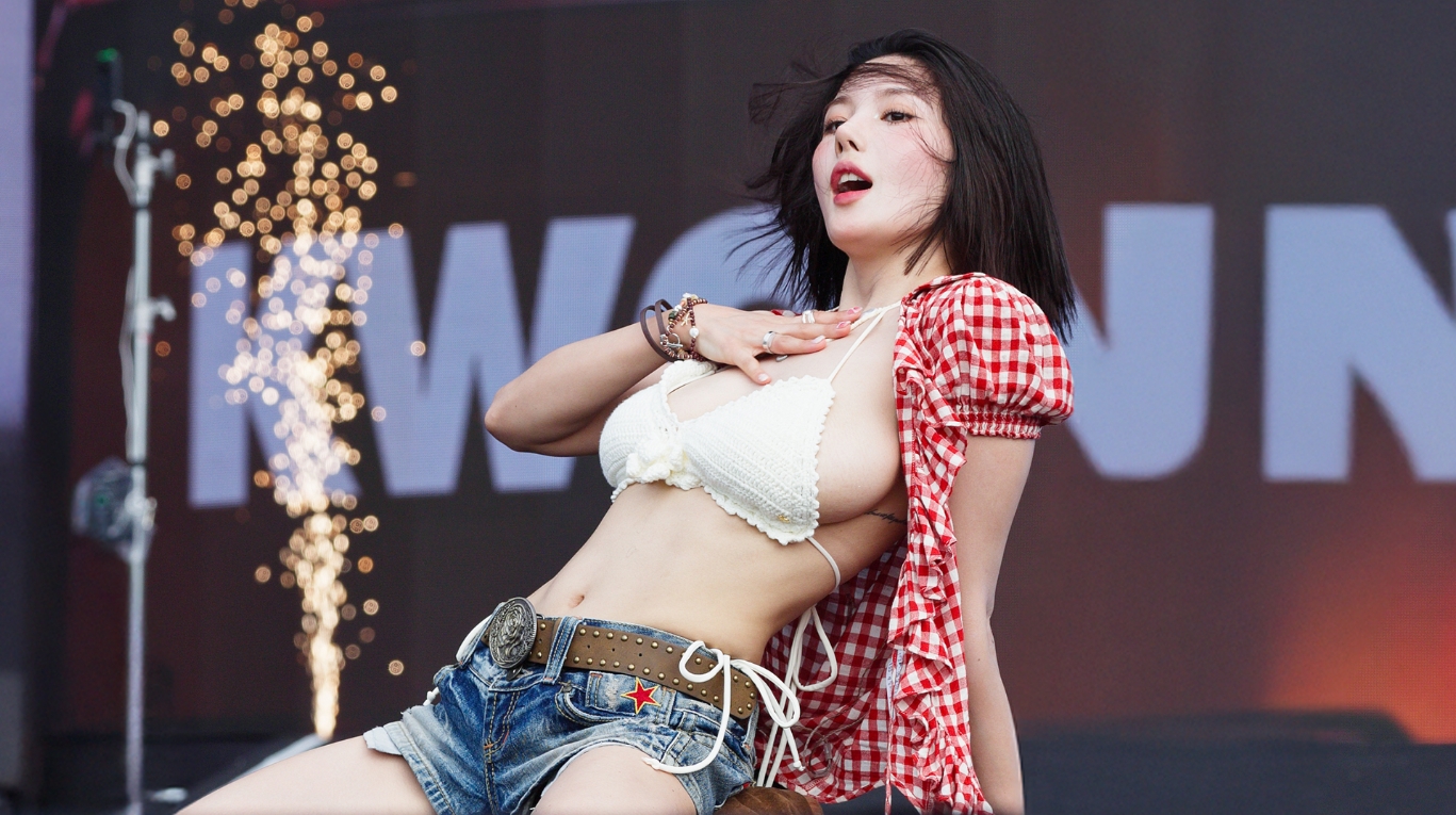 "ควอนอึนบี" ไวรัลอีกครั้ง! แซ่บเซ็กซี่ระเบิดเวที สมฉายาตัวแม่ "ควีนแห่ง WATERBOMB"
