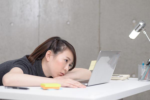 19 สัญญาณอาการไทรอยด์ นอนไม่หลับบ่อย เพลียตลอดเวลา หรือว่าป่วย ?