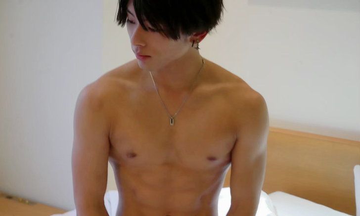 เรยะ ชิโนโนเมะ นักแสดงเอวีมาแรง หล่อเท่ซิกแพคแน่น