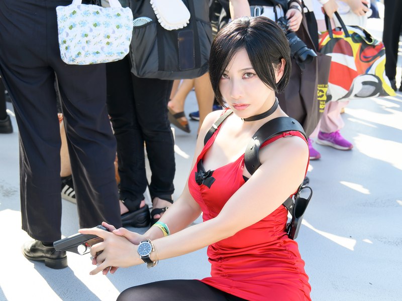คุณแม่วัย 48 แต่งคอสเพลย์เป็น Ada Wong สายลับสาวชุดแดง เป๊ะเหมือนตัวละครมีชีวิต