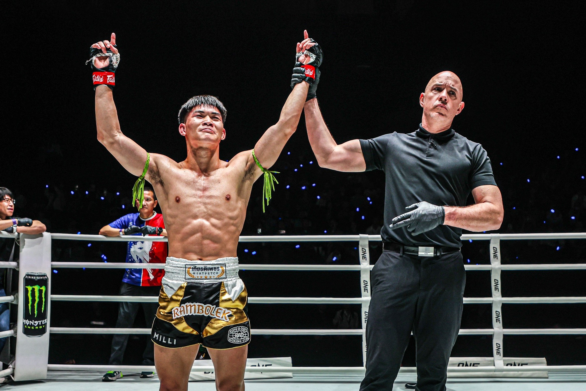 “แรมโบ้เล็ก-นนทชัย” ควงแขนคว้าชัยสวย ONE Fight Night 29!