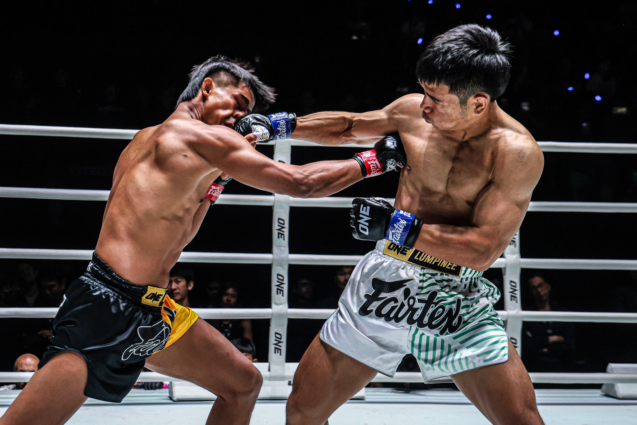 รับโบนัส 3.5 แสนบาท! 'ยอดเหล็กเพชร' เดินลุยบวกหมัดขวาซ้ายเข้าเต็มหน้าส่ง 'ดอนคิงส์' ร่วงยกแรก!