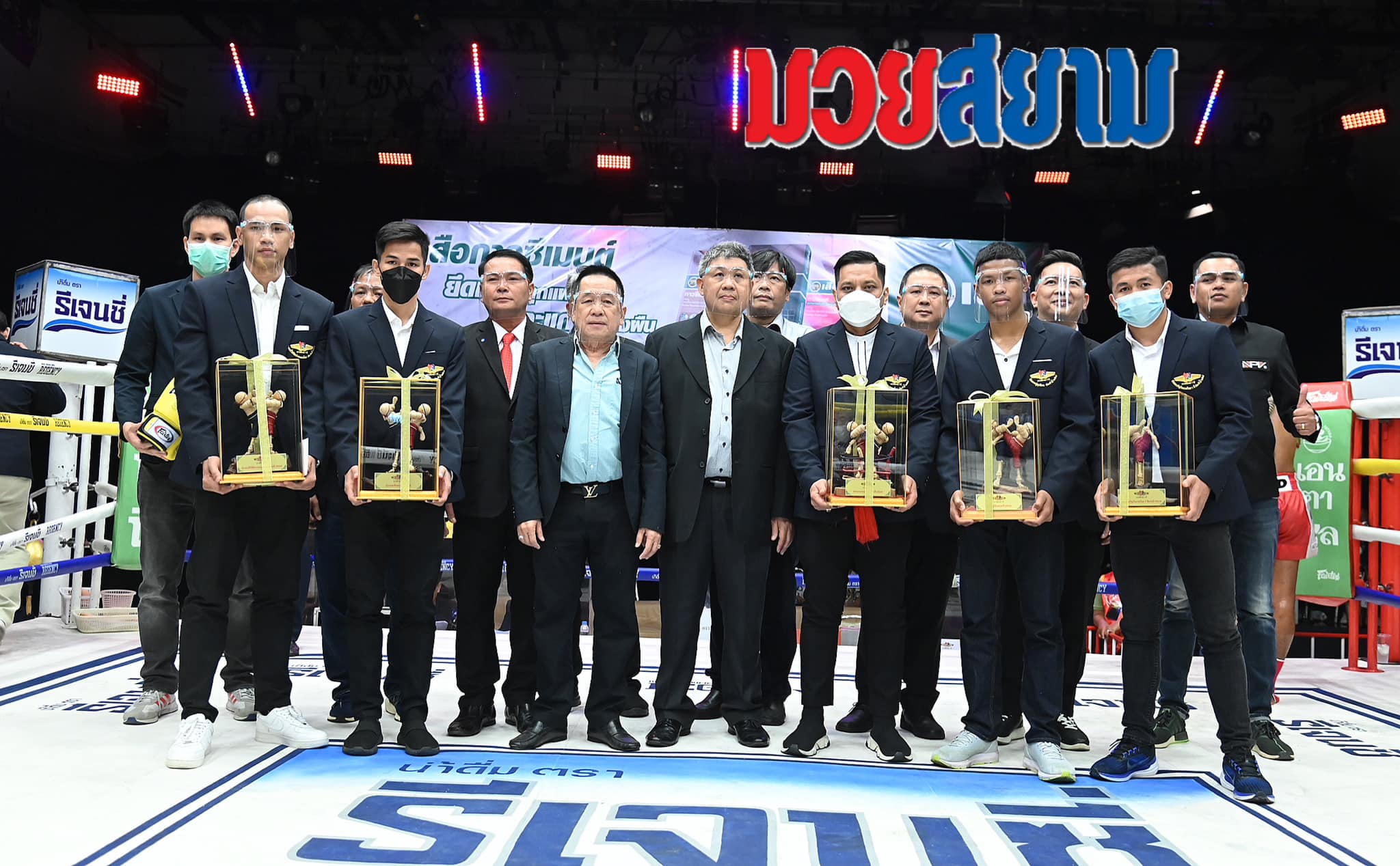 รางวัลแห่งปีมวยไทย7สี "กล้าผจญ" ดุเดือดแห่งปี  "โฟกัส"งาบขวัญใจ7สี