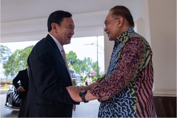 เปิดภาพ ‘ทักษิณ’ บินต่างประเทศ พบ ‘อันวาร์’ หารือสถานการณ์เมียนมา-คริปโท!