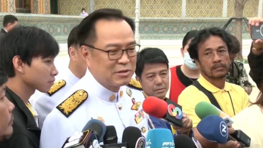 “อนุทิน” ยัน “แพทองธาร” เป็นหัวหน้ารัฐบาล ไม่ใช่ “ทักษิณ” เผยเมื่อวานลื่นล้ม