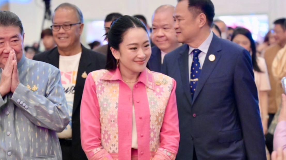 “นายกฯ อิ๊งค์” เลี่ยงให้สัมภาษณ์ หลังแพทยสภายืนตามมติเดิม ลงโทษ 3 หมอ ปมชั้น 14