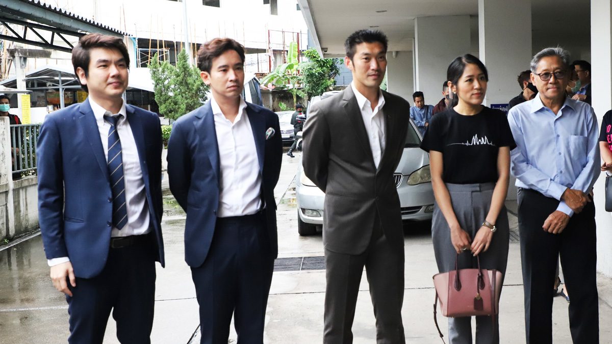 อัยการส่งฟ้อง ธนาธร-พิธา-ปิยบุตร-ช่อ คดีแฟลชม็อบ สกายวอล์ก