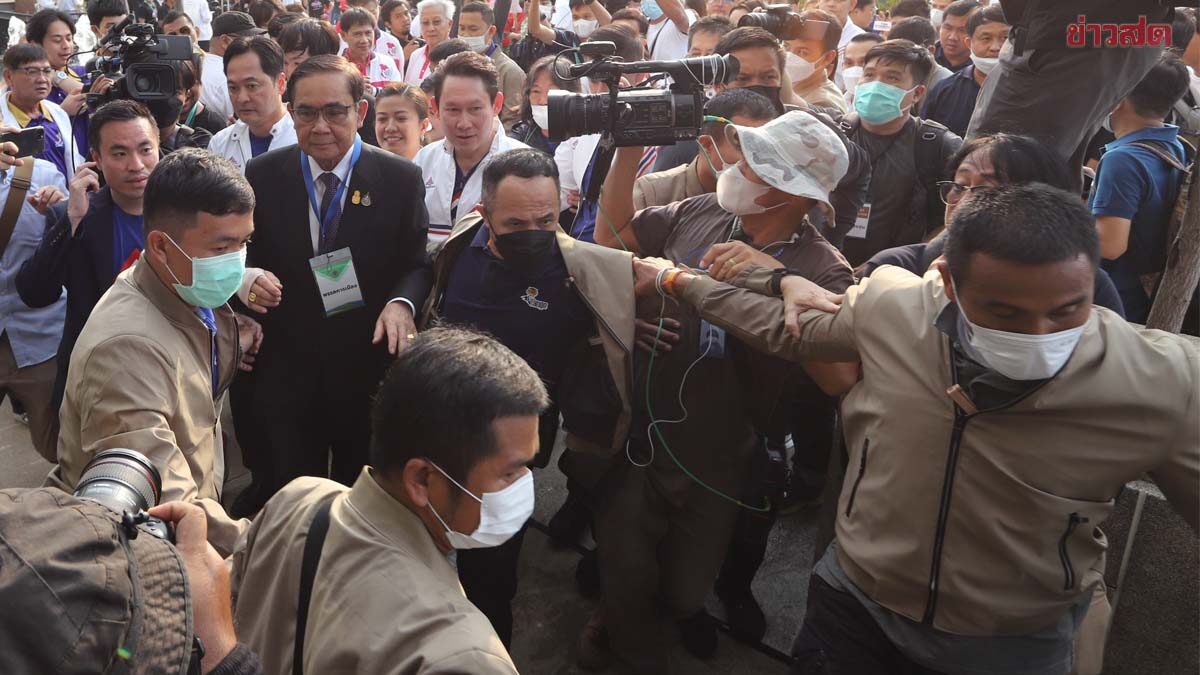 คำผกา เล่านาทีตะโกนถาม ประยุทธ์ เจอแฟนคลับตู่สวนใส่ "เขามาปราบโกง