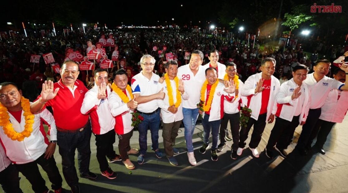 เศรษฐา ครวญไม่เคยได้โอกาสรับใช้คนใต้ กราบวิงวอนชาวพังงา ลองแบ่งความรักให้พท.