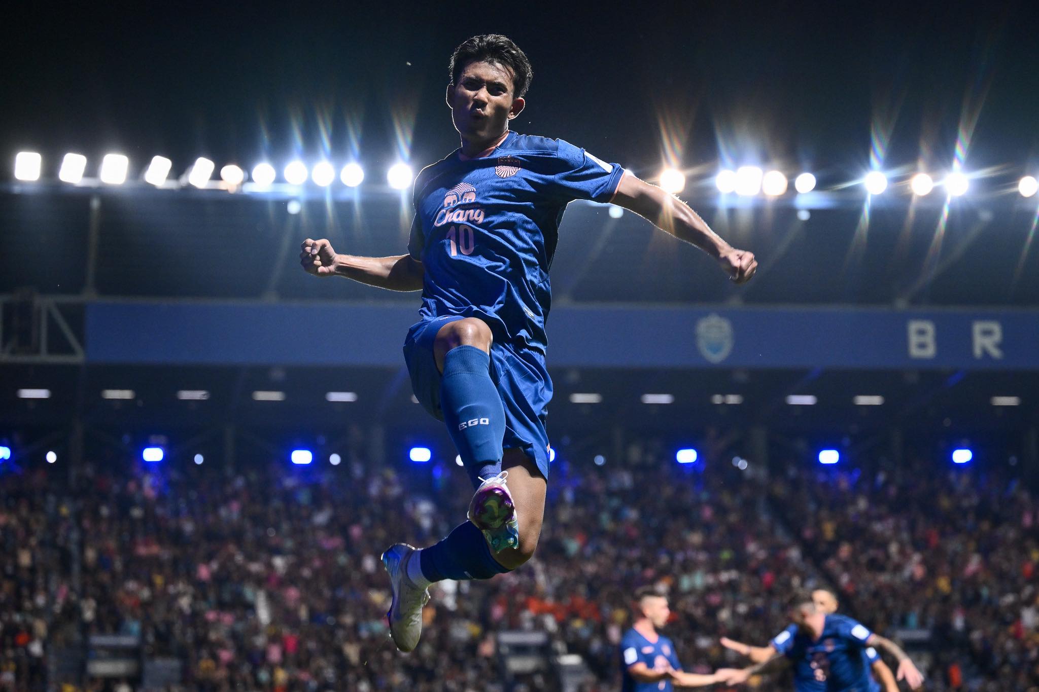 “ศุภณัฏฐ์” ยิง 1 จ่าย 1 ช่วย “บุรีรัมย์” แซงชนะ “ยะโฮร์” ACL Elite!