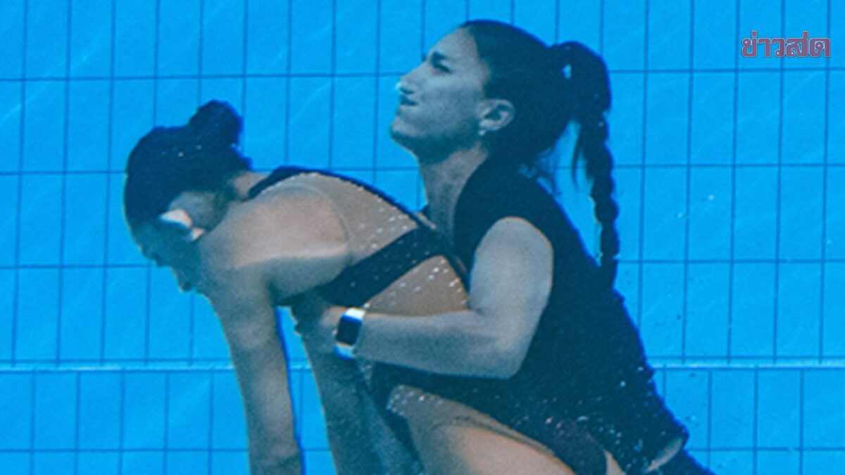 นักระบำใต้น้ำหญิงสหรัฐ หมดสติในสระระหว่างแข่งขันก่อนโค้ชโดดช่วยชีวิตทัน