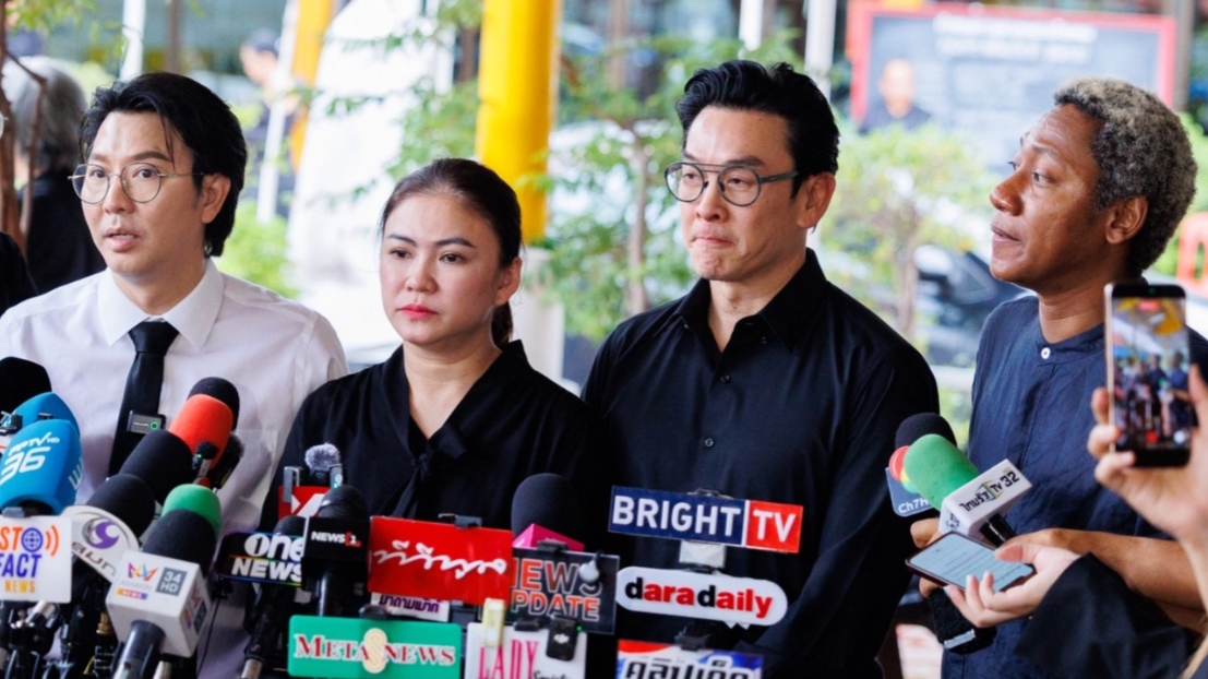 ชาคริต-แอน-เกลือ-เปเล่ ร่วมจัดงานศพให้ เร แม๊คโดแนลด์ พร้อมช่วยฮีลใจภรรยาและลูกชาย