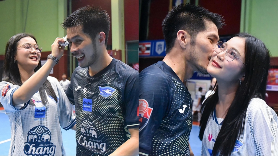 "ลำไย ไหทองคำ" บุกไปเชียร์ "กัปตันช้าง" ข้างสนามฟุตซอล เจอหอมแก้มฟอดใหญ่ช็อตนี้ฟินมาก