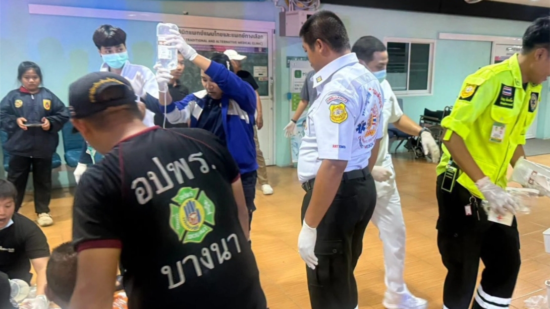 เกิดเหตุจุดไฟเผา ซอยปุณวิถี 12 มีผู้บาดเจ็บ 5 ราย เร่งนำตัวส่ง รพ.