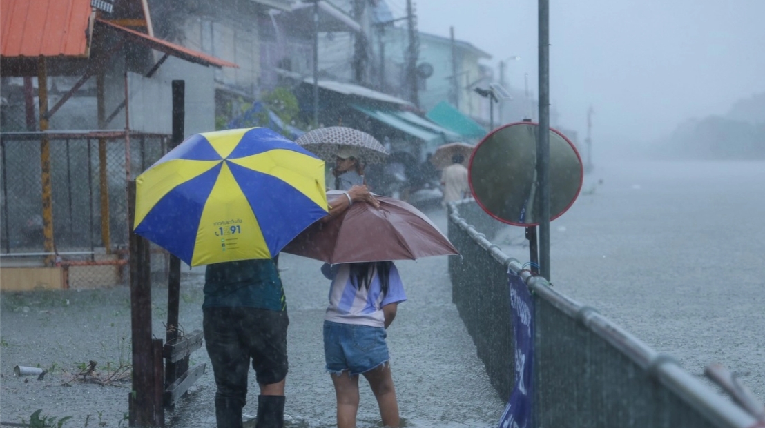 ปภ. เตือนฝนยังไม่แผ่ว 5–7 ต.ค. เตรียมรับมือ "ฝนฟ้าคะนอง-ฝนตกหนักหลายพื้นที่"