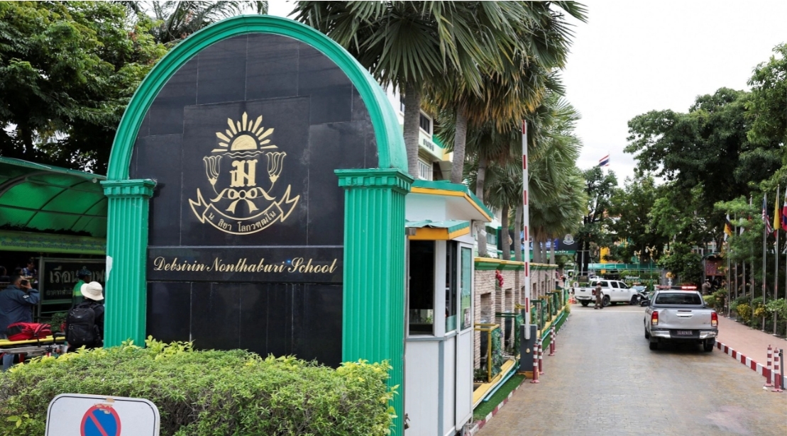 นำร่าง 6 ผู้เสียชีวิต เหตุกราดยิงในโรงเรียน ส่งนิติเวช รพ.ตำรวจ