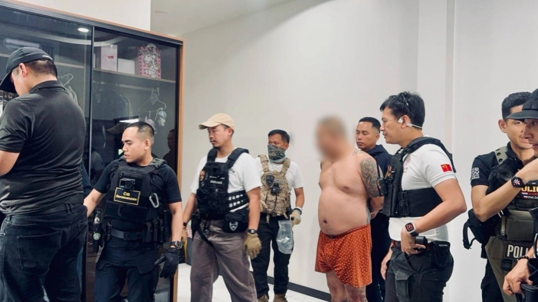 บุกหมู่บ้านหรูบางละมุง รวบ “แก๊งมาเฟียจีน” หนีหมายจับคดีทวงหนี้ดุ ปล่อยกู้ดอกเบี้ยโหด