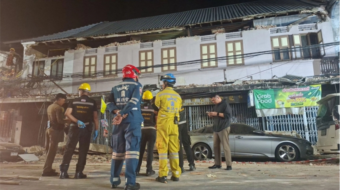 แผ่นปูนอาคารทรุดตัวใกล้วัดไตรมิตรฯ คาดสาเหตุอาจเกิดจากสภาพเก่า มีอายุกว่า 100 ปี