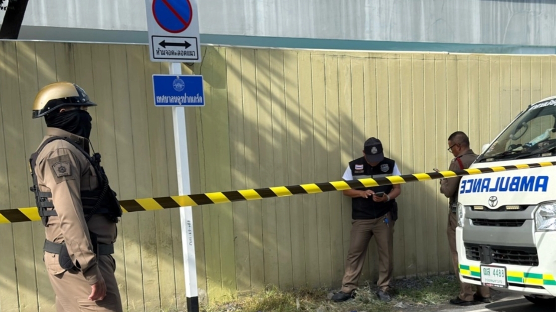 The gunman opened fire and killed a former student from the renowned Chakralongkorn Institute of Technology in a brutal attack; the victim collapsed on the street, and the gunman continued to fire several more shots at him.