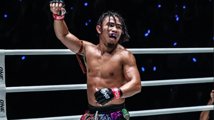 Breaking News: A famous "ONE" Muay Thai fighter was struck by a van while out for a run; he has been taken to the hospital.