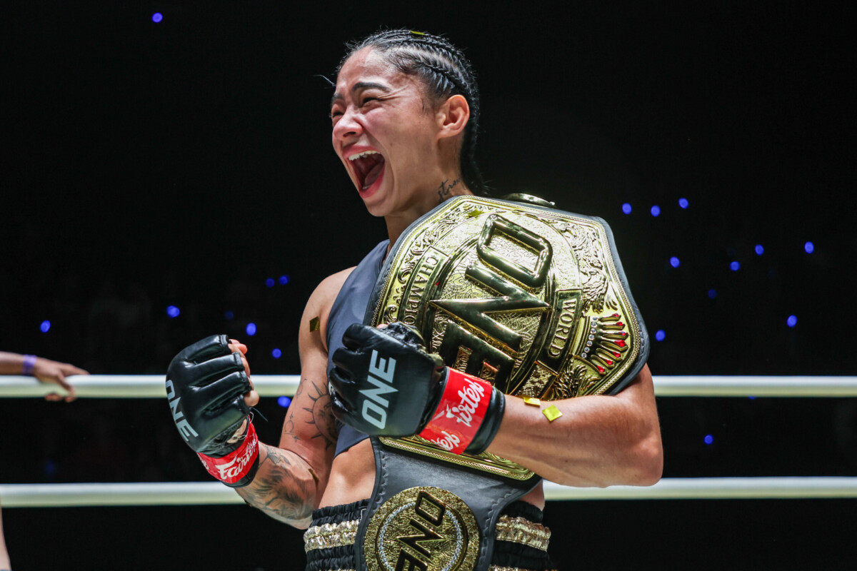 The belt must stay where it is! "Allicia" is confident in her all-around skills and aims to stop the undefeated "Phet Jija" to prove her greatness in The Inner Circle 19.