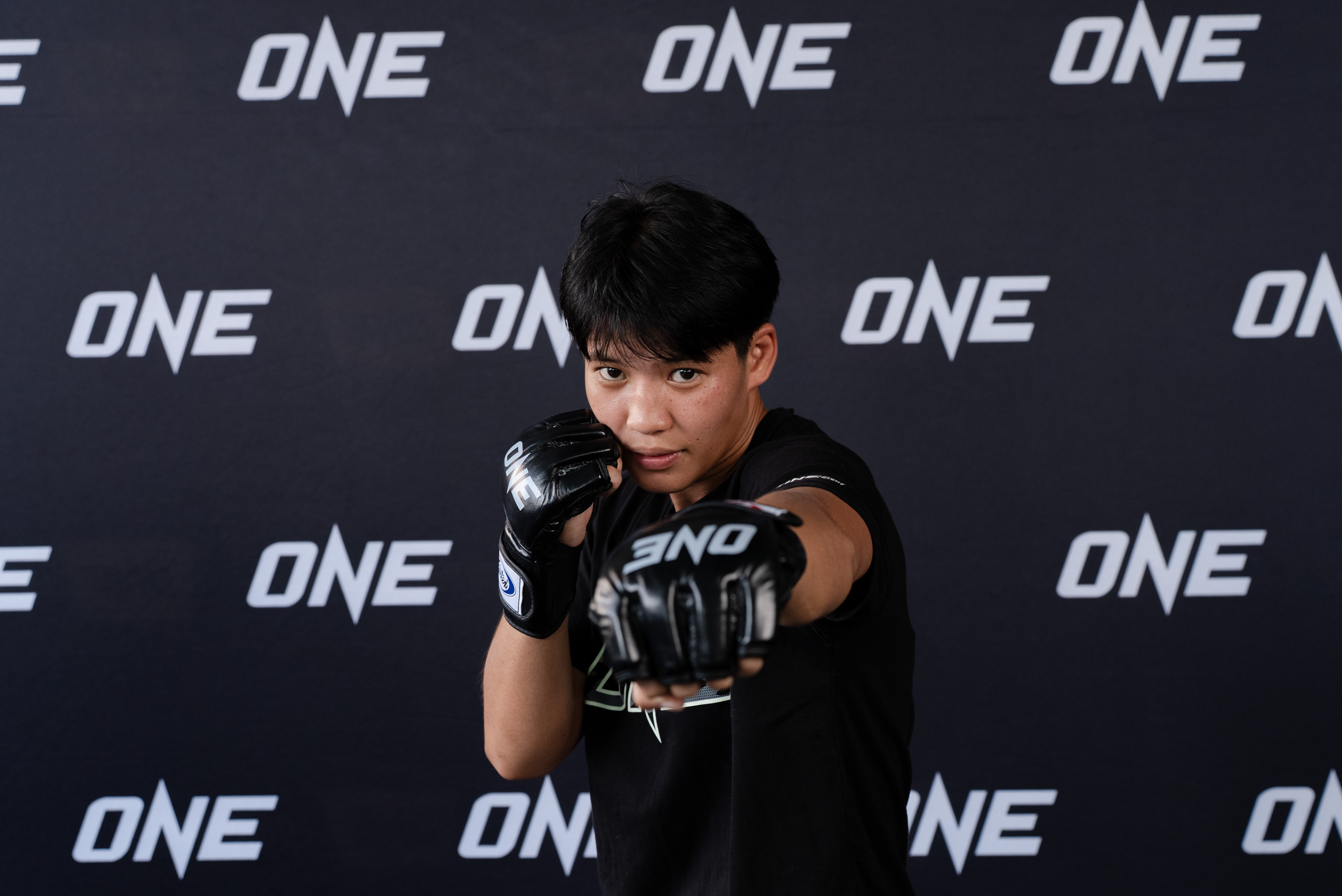 The most important fight of his life! "Phet Jija" is ready to dethrone "Alissia" and become the queen of two rules in The Inner Circle 19.