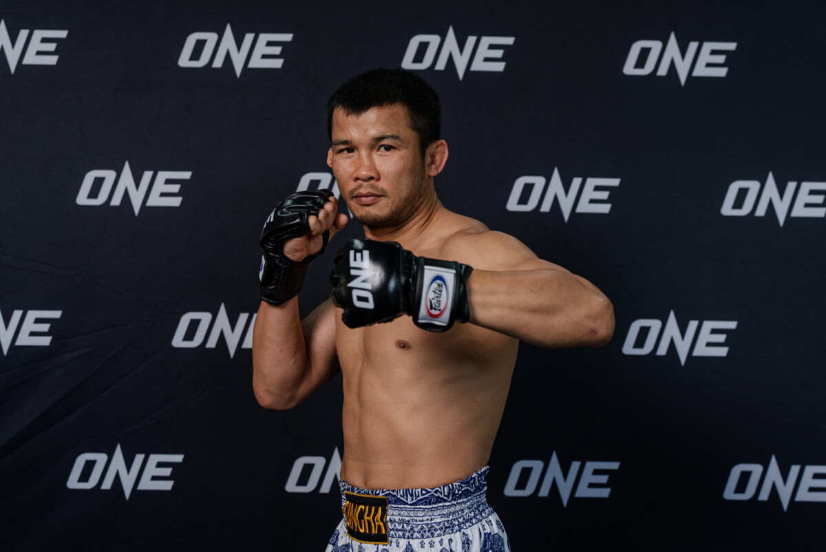 Worry-free! "Nong-O" confidently reveals his strong physique and is ready to settle the score with "Kongthoranee" in The Inner Circle 20.