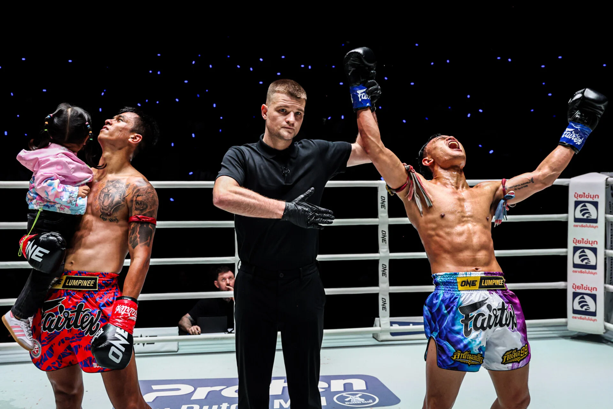 'Lam Nam Mueang Lek' Fights Hard to Narrow the Point Gap Against 'Phan Phayak'!