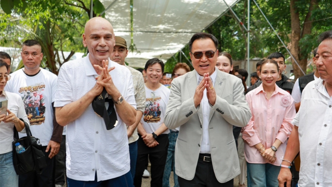 ชื่นมื่น “อนุทิน” มอบแจกันดอกไม้อวยพรวันเกิด “ชาดา” ที่บ้านดอนหมื่นแสน