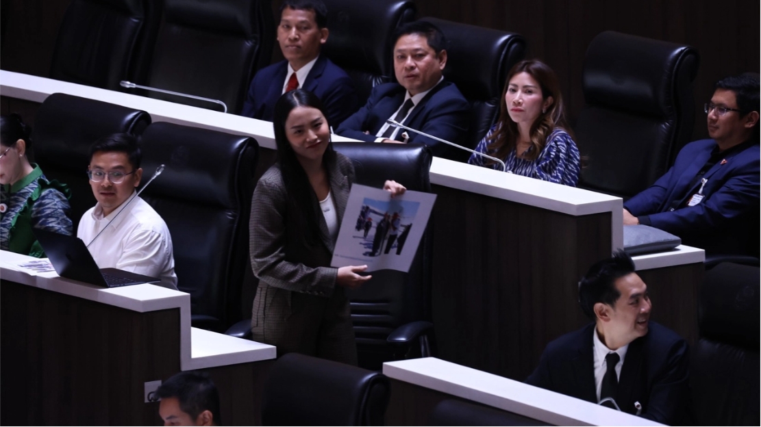 “ไอซ์” แซะบิ๊กข้าราชการ จ่อข้ามห้วยคุม “ดีเอสไอ” จุดอุณหภูมิ ทำ สส.ภูมิใจไทย ประท้วงวุ่น