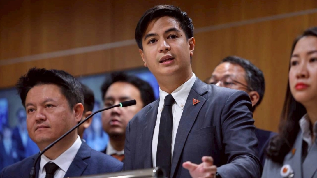 “พริษฐ์” ชวนจับตาประชุม ครม. พรุ่งนี้ กฎหมายฉบับไหน “ไปต่อ” หรือ ถูก “ปัดตก”
