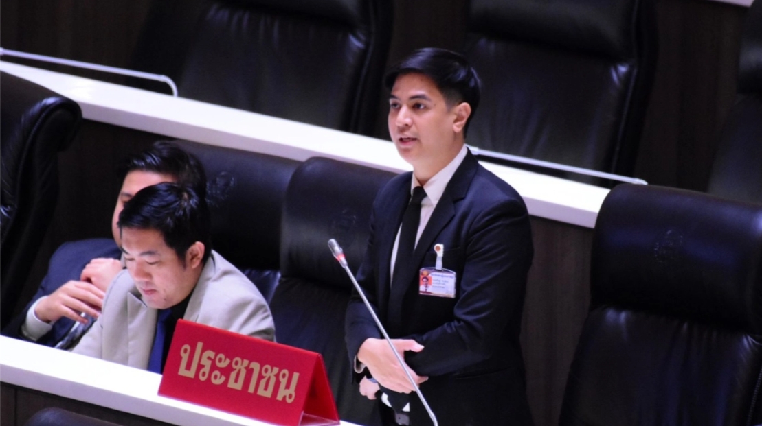 “พริษฐ์” ซัดงบเมกะโปรเจกต์การศึกษา 26,000 ล้าน ส่อฮั้วจัดซื้อเอื้อทุนเครือข่ายเดียว