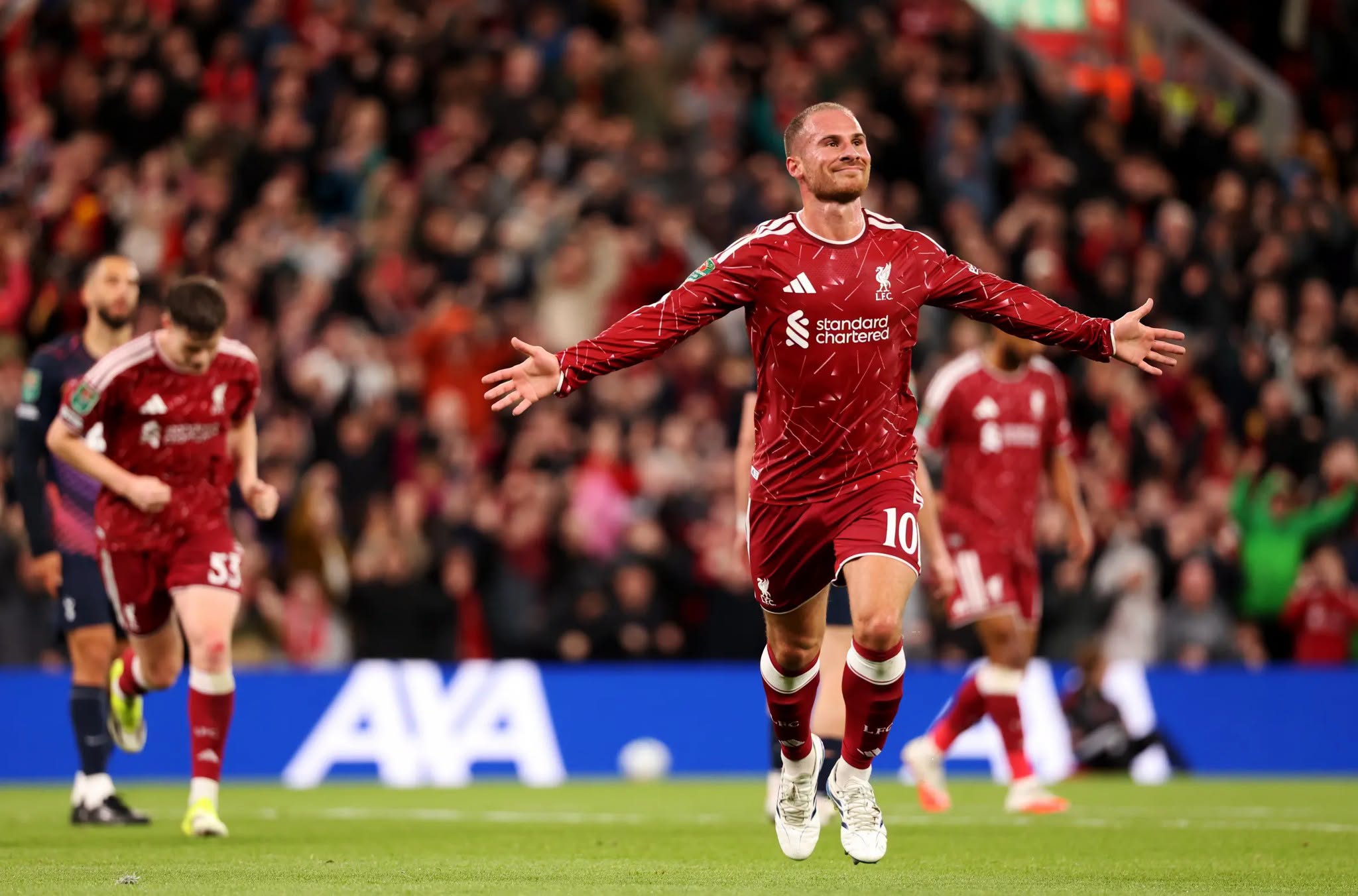 แม็ค อัลลิสเตอร์ ยิง-จ่าย! หงส์ฉลุย รอบ 4 คาราบาว คัพ