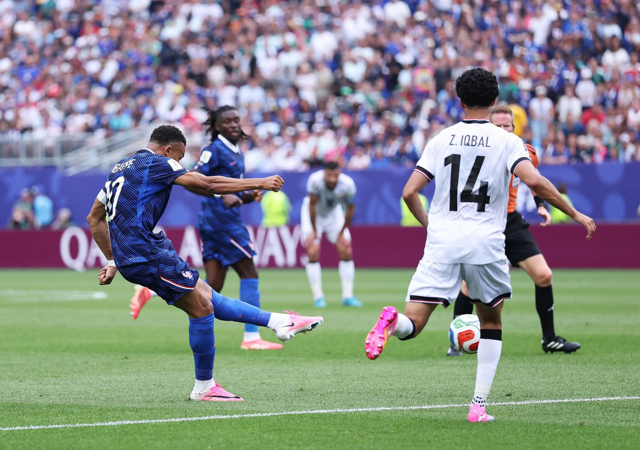 ฝรั่งเศส 3-0 อิรัก พายุหยุด"ตราไก่" ไม่อยู่ดุจัดไล่ต้อนอิรัก 3-0 "เอ็มบัปเป้" ซัดเบิ้ล