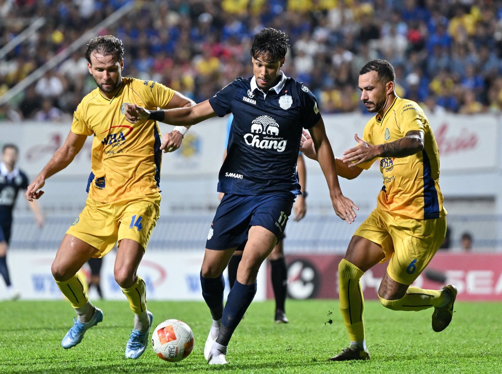 ระยองถล่มแชมป์บุรีรัมย์ 3-0,เชียงรายเฉือนราชบุรี 1-0, แบงค็อกเจ๊าอุทัยธานี
